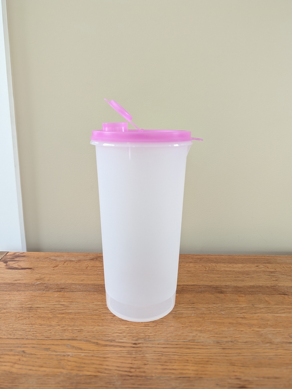 NWT Tupperware Pitcher
